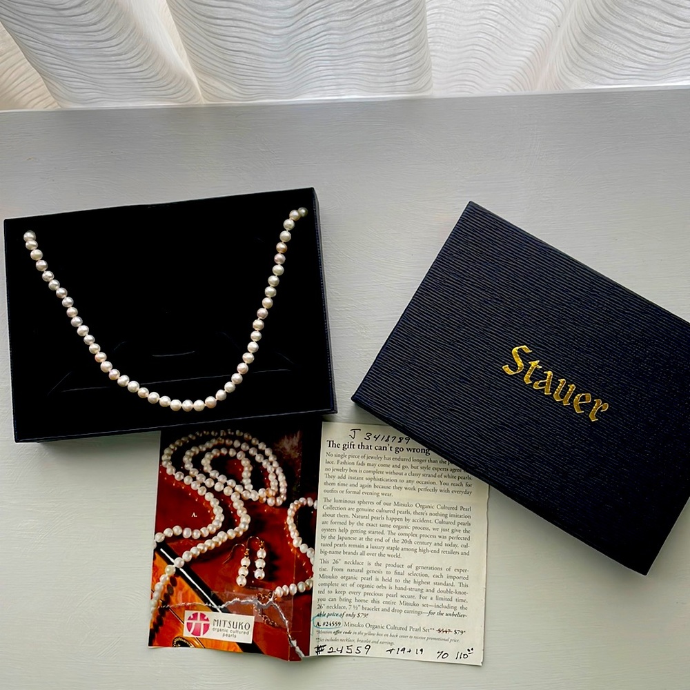 Stauer pearl necklace